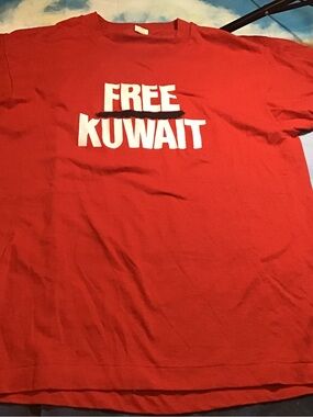 Vintage 1980-90’s free Kuwait political graphic t-shirt adult size large